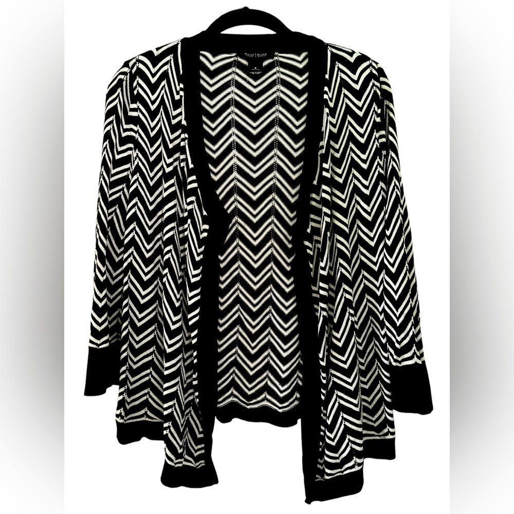 WHITE HOUSE BLACK MARKET Black and White Chevron High Low Open Cardigan Size S